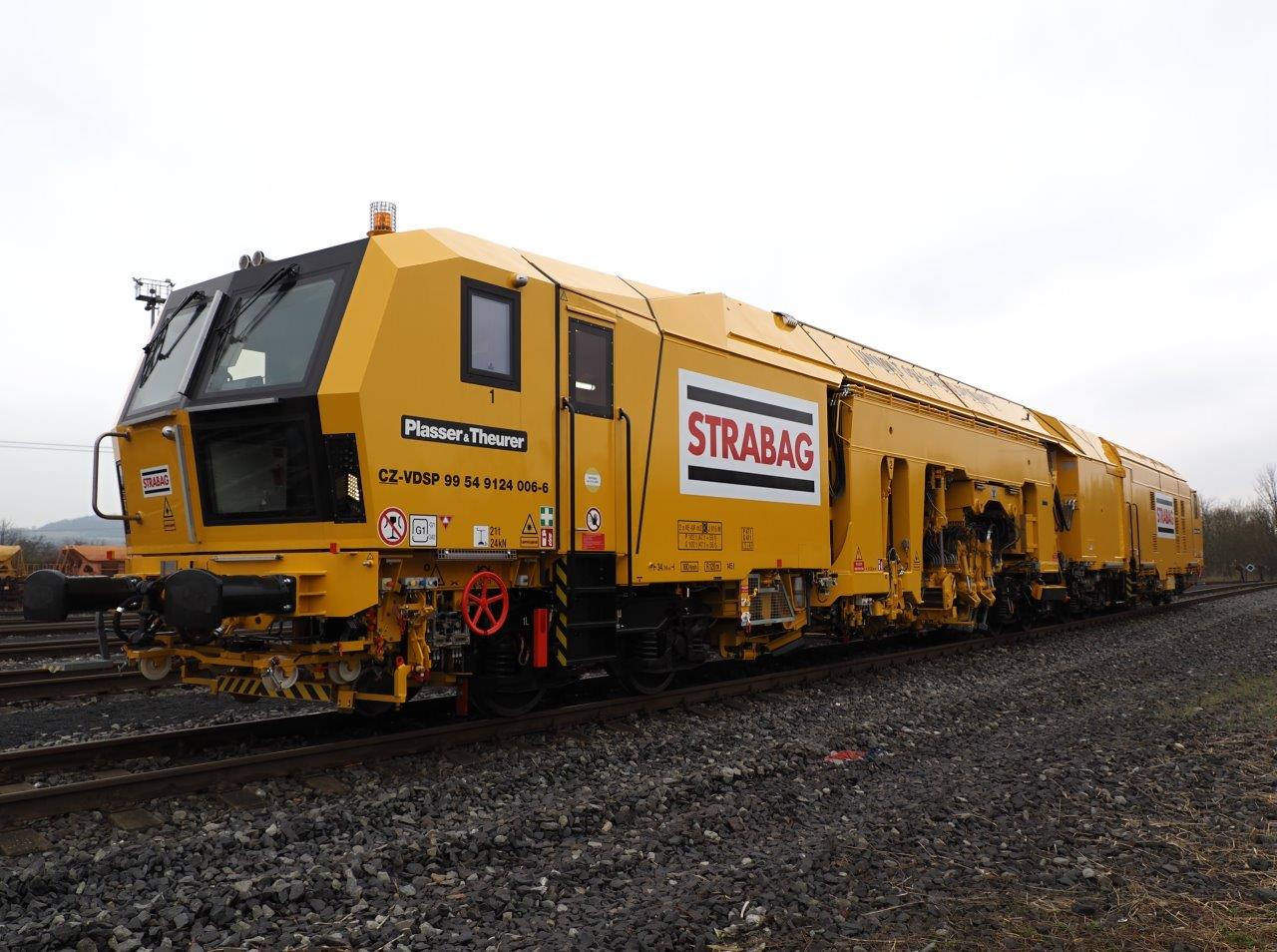 STRABAG Rail a.s rozšířil svou strojní flotilu o automatickou strojní podbíječku Unimat 09-4x4_4S Dynamic
